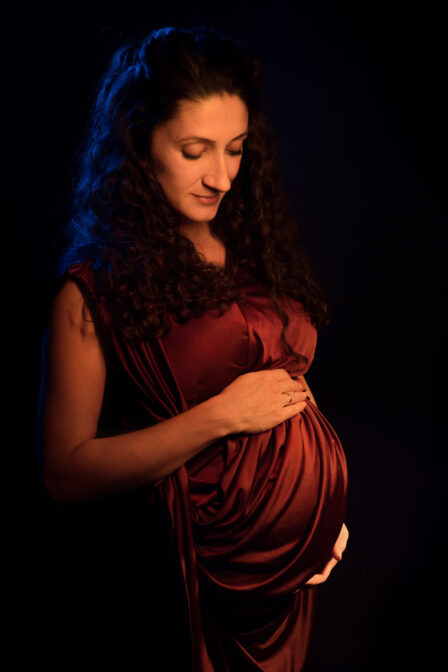 Portrait Babybauch im Abendkleid