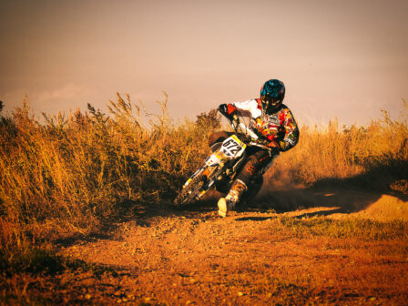 Pitbiken Motocross im Sonnenuntergang