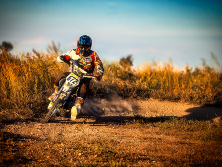 Pitbiken Motocross im Sonnenuntergang