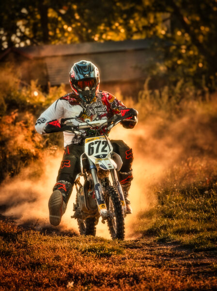 Pitbike Motocross im Sonnenuntergang