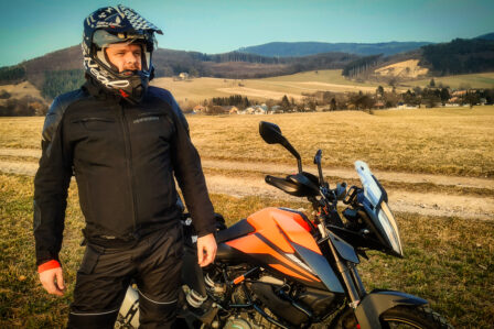 KTM 690 Enduro R Fahrerportrait im Wienerwald