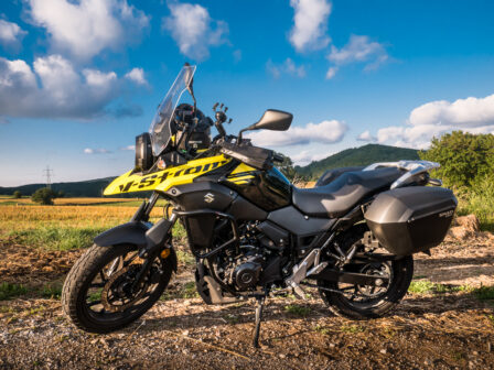 Suzuki V-strom Sonnenuntergang im Wienerwald