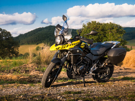 Suzuki V-Strom Sonnenuntergang im Wienerwald